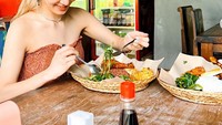 Dalam banyak postingannya, Hyoyeon SNSD banyak membagikan foto-foto saat dia sedang makan.