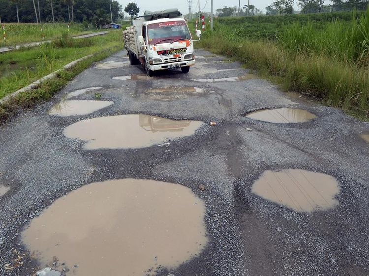 Potret Jalan Rusak Menuju Kota Baru Lampung