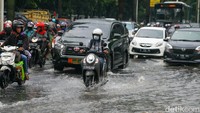 Cuaca di lokasi saat ini terpantau hujan dengan intensitas ringan. 