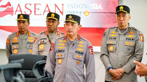 Kapolri Jenderal Listyo Sigit Prabowo meninjau 91 Command Center di Labuan Bajo untuk memastikan agenda ASEAN Summit lancar tanpa kendala