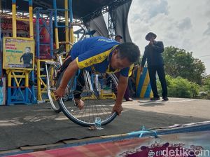 Genjring Akrobatik Indramayu Terancam Punah