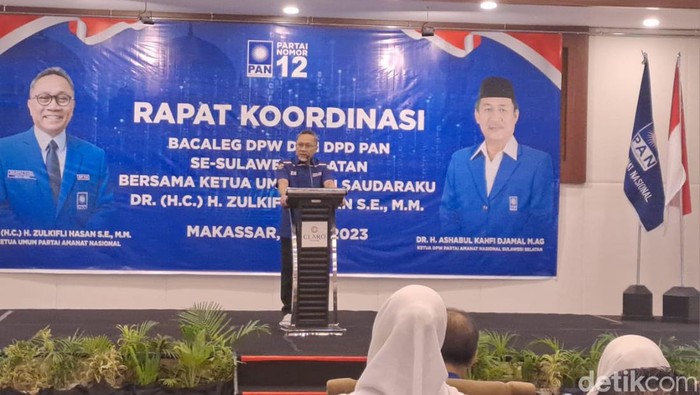 Ketua DPP PAN Zulkifli Hasan saat hadir di Makassar, Sulsel.