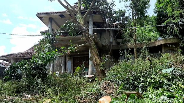Kondisi rumah Wayan di Karawang yang viral