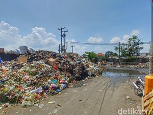 Gunung Es di Bandung Raya Itu Bernama Tumpukan Sampah