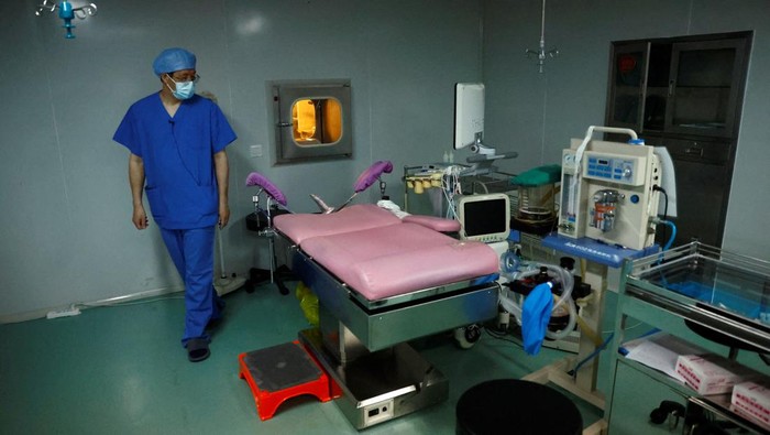 Doctor Xu Xiaoming, director of the embryologic laboratory of the assisted reproductive centre, shows the room for egg retrieval surgery, at the Beijing Perfect Family Hospital, which specialises in fertility treatments, in Beijing, China April 6, 2023. REUTERS/Tingshu Wang