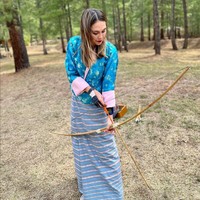 Kira juga dilengkapi dengan baju luaran berupa jaket pendek atau disebut toego. Biasanya memiliki desain atraktif bergambar bunga dengan warna-warna cerah. Foto: Instagram/@lunamaya