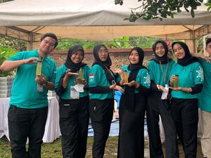 Keren! Mahasiswa ITS Kembangkan Alat Daur Ulang Plastik Jadi Bahan Bakar