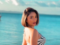 7 Potret Terbaru Marion Jola Liburan ke Kupang, Tato di Pinggang Curi Atensi