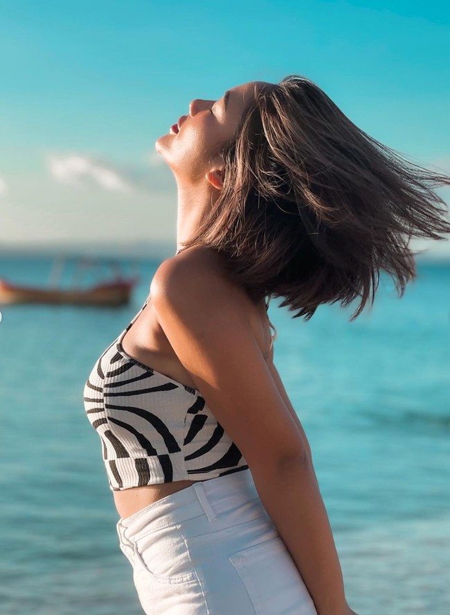 Body goals Marion Jola juga tak kalah mencuri atensi. Tak sedikit yang memberikan komentar pujian untuk bentuk tubuhnya tersebut. “body goals sekali kak,” komentar salah seorang netizen. “Wow amazing body nya,” komentar lain. Foto: Instagram/@lalamarionmj