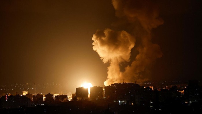 An explosion and smoke rising are seen as Israel strikes Gaza May 2, 2023. REUTERS/Mohammed Salem