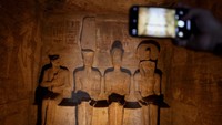 Sekitar tahun 600 SM, Kuil Abu Simbel mulai ditinggalkan orang dan nulai tertutup pasir. Untungnya, karena terletak di lokasi yang amat kering dan hampir tidak pernah mendapat hujan besar, bentuk kuil ini tidak berubah sama sekali. Kuil ini ditemukan kembali oleh seorang penjelajah bernama Johann Ludwig Burckhardt pada tahun 1812.