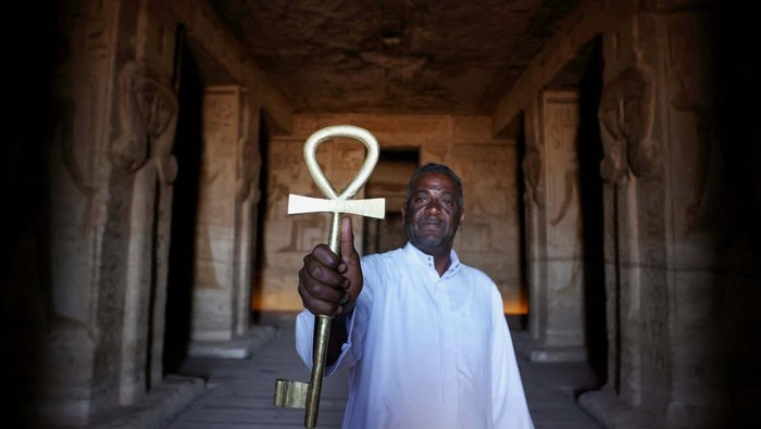 Mengenal Sejarah Kuil Abu Simbel yang Pernah Dipindah View from outside the 3200-year-old Abu Simbel temple, at the upper reaches of the Nile in Aswan, Egypt, May 1, 2023. REUTERS/Mohamed Abd El Ghany
