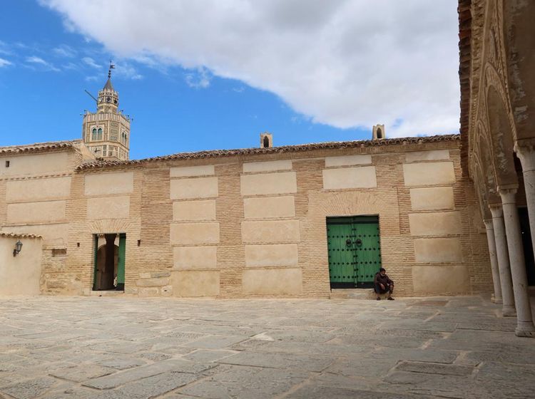 Mengunjungi Masjid Agung Tunisia, Tempat Jam Kuno Bergerak Terbalik