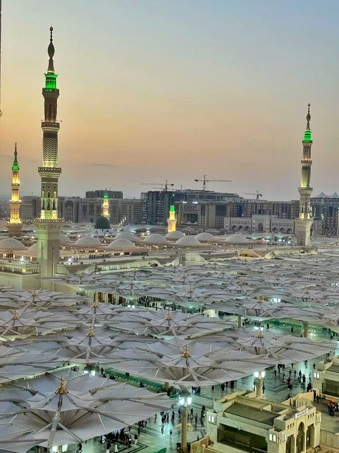 Menikmati Sensasi Umroh Sambil Nonton Bola Bagi yang sudah merasakan umroh tentu akan merasa ketagihan untuk kembali ke tanah suci. Tentunya dengan beragam pengalaman dan sensi yang unik lainnya. Seperti apa?