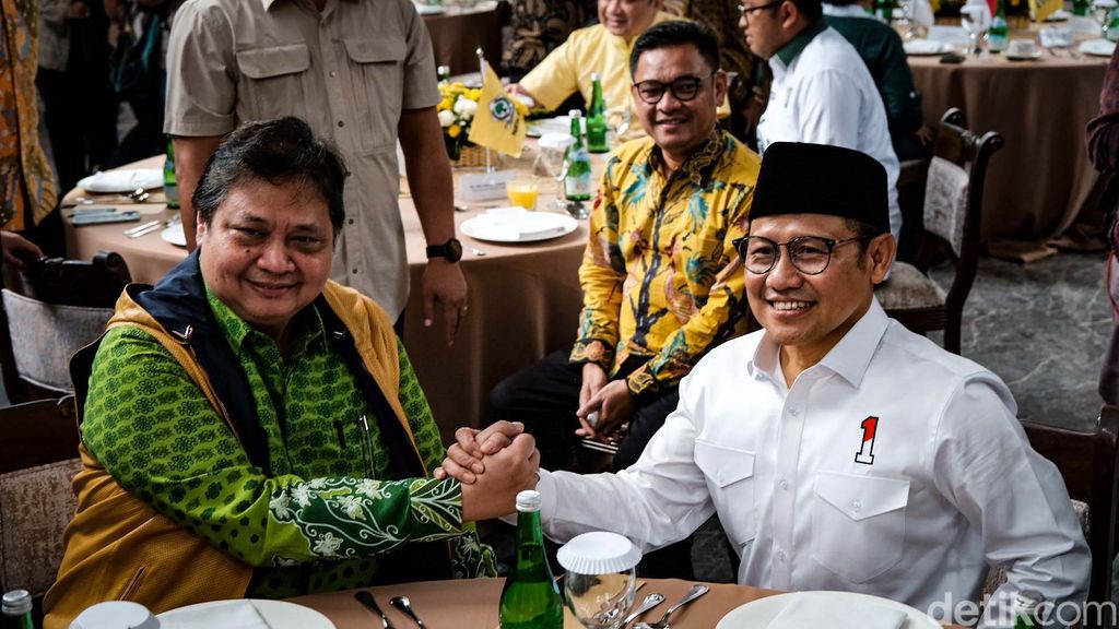 Ketum Golkar Airlangga Hartarto dan Ketum PKB Muhaimin Iskandar (Cak Imin) bertemu membahas koalisi besar. Keduanya bertemu sehari usai diundang Presiden Jokowi di Istana.