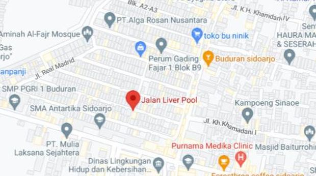 Di Kecamatan Buduran Kabupaten Sidoarjo ada sederet jalan yang namanya mirip klub-klub sepakola terkenal di dunia. Mulai Jalan Manchester United hingga Real Madrid.