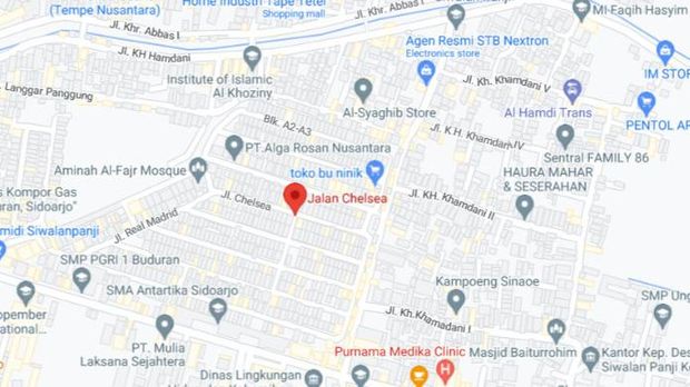 Di Kecamatan Buduran Kabupaten Sidoarjo ada sederet jalan yang namanya mirip klub-klub sepakola terkenal di dunia. Mulai Jalan Manchester United hingga Real Madrid.