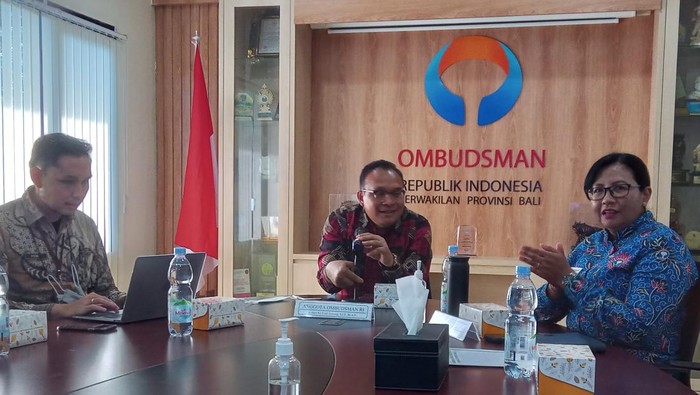 Anggota Ombudsman RI Robert Na Endi Jaweng mengimbau agar desa adat sosialisasikan awig-awig, Rabu (3/5/2023).