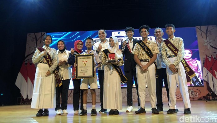 Pelajar di Surabaya kembali pecahkan rekor MURI