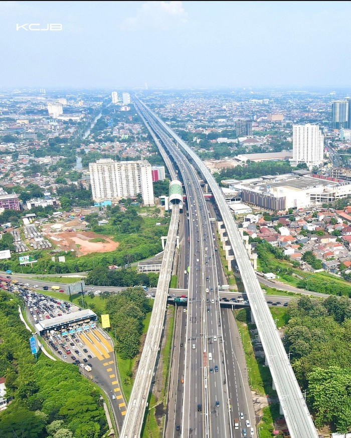 Pemasangan Jaringan Listrik Atas KCJB