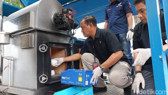 Pemusnahan barang bukti narkoba senilai Rp 60 miliar oleh Polda Jambi (Dimas Sanjaya/detikSumut)