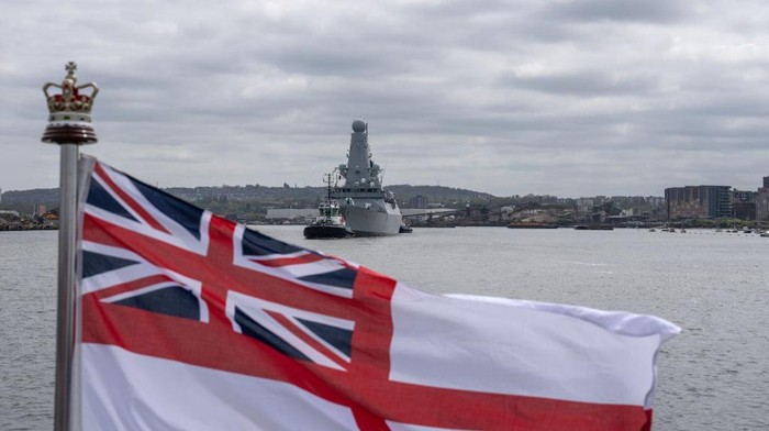 Penampakan Kapal Canggih Kawal Penobatan Charles Jadi Raja Inggris Kapal perang HMS Diamond telah tiba di Greenwich, Inggris. Kapal canggih Angkatan Laut Inggris itu alan mengawal penobatan raja Charles pada Sabtu (6/5/2023) mendatang.