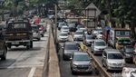 Penampakan Macet Panjang Akibat Betonisasi Flyover Pesing