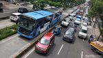 Penampakan Macet Panjang Akibat Betonisasi Flyover Pesing