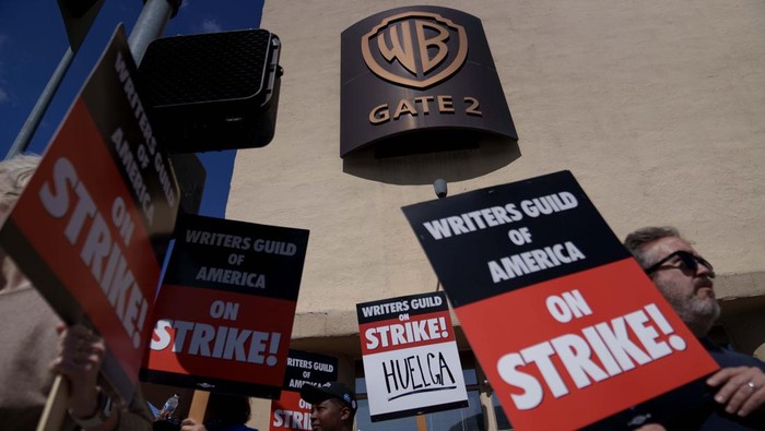 BURBANK, CA - MAY 02:  Striking Writers Guild of America workers picket outside the Warner Brother studios, on May 2, 2023 in Burbank, California. After talks with studios and streamers over pay and working conditions failed to result in a deal, more than 11,000 Hollywood television and movie writers went on their first strike in 15 years. Late-night shows are expected to stop production immediately, while television series and movies scheduled for release later this year and beyond could face major delays. (Photo by Eric Thayer/Getty Images)