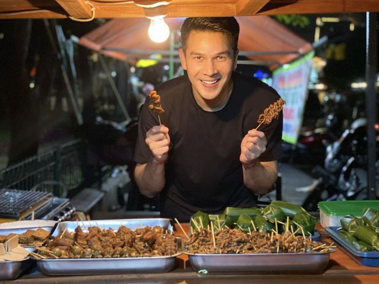 Potret Jonathan Frizzy Makan Bareng Ririn hingga Jualan Angkringan