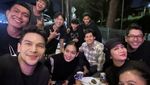 Potret Jonathan Frizzy Makan Bareng Ririn hingga Jualan Angkringan