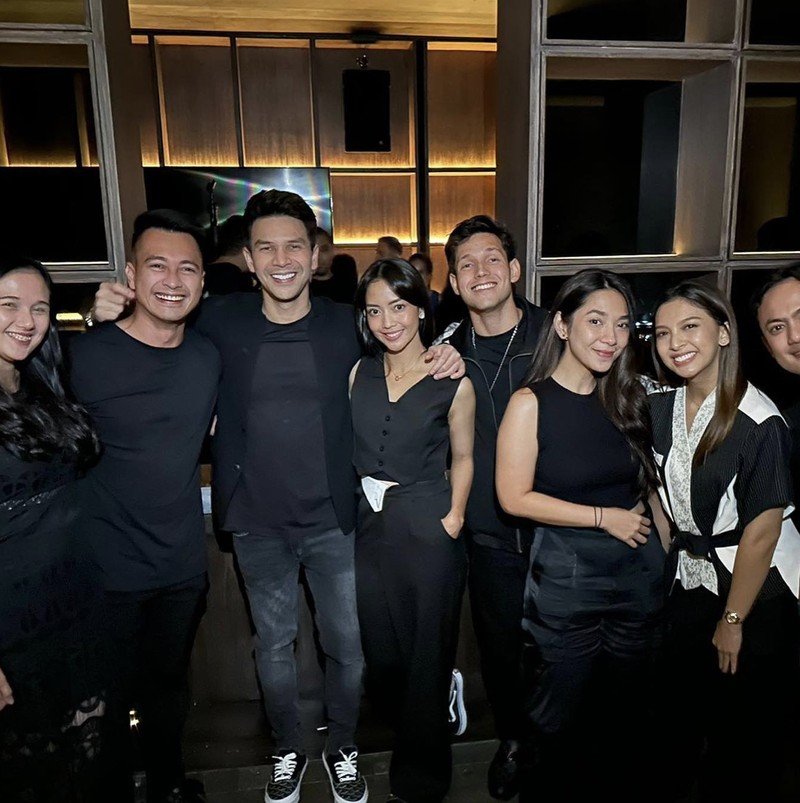 Potret Jonathan Frizzy Makan Bareng Ririn hingga Jualan Angkringan