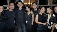Belakangan Jonathan Frizzy atau akrab disapa Ijonk ramai diberitakan bakal menikahi Ririn Dwi Ariyanti. Namun kabar ini dibantah oleh Benny Simanjuntak selaku paman Ijonk.