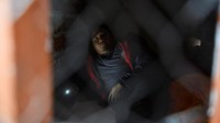 Aksi Wilfredo ini untuk memprotes kurikulum baru yang ditetapkan oleh Kementerian Pendidikan Bolivia. (REUTERS/Claudia Morales)