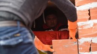 Diberitakan sebelumnya ribuan guru di Bolivia berunjuk rasa memprotes kurikulum baru yang menghapus ideologi gender dan indoktrinasi. (REUTERS/Claudia Morales)