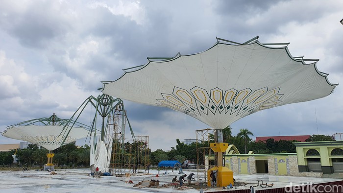 Proyek payung elektrik Masjid An-Nur Pekanbaru (Raja Adil Siregar/detikSumut)