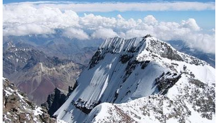 Puncak Jayawijaya (Carstensz Pyramid)