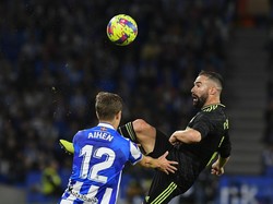 Upaya Madrid mengejar ketertinggalan kian sulit, sebab harus bermain dengan sepuluh orang. Di menit ke-61, Dani Carvajal menelan kartu kuning keduanya usai melanggar Aihen Munoz.  
