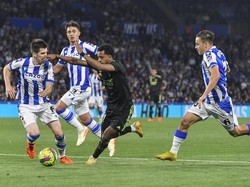 Madrid, yang bermain tanpa Karim Benzema dan Vinicius Junior, cukup kesulitan memaksimalkan peluang. Beberapa kali peluang membuat skor terbuang begitu saja. Hingga jeda, skor kacamata tetap bertahan.  