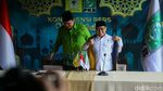 Rompi Kuning Airlangga untuk Cak Imin