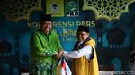 Rompi Kuning Airlangga untuk Cak Imin