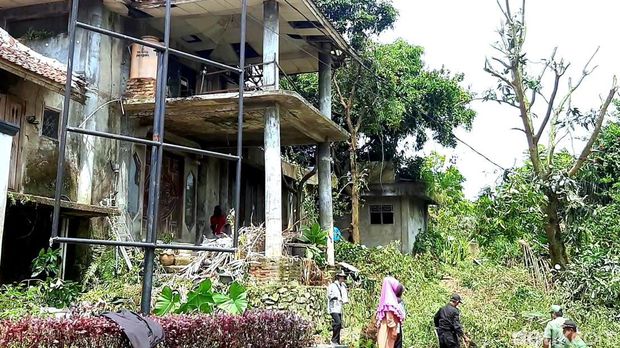 Rumah milik dokter Wayan yang viral karena tak terurus.