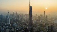 Matahari terbit di atas pusat kota Kuala Lumpur, Malaysia pada 11 April 2023. AP/Vincent Thian  