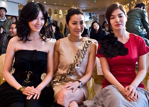 Song Hye Kyo dan Michelle Yeoh Song Hye Kyo dan Michelle Yeoh