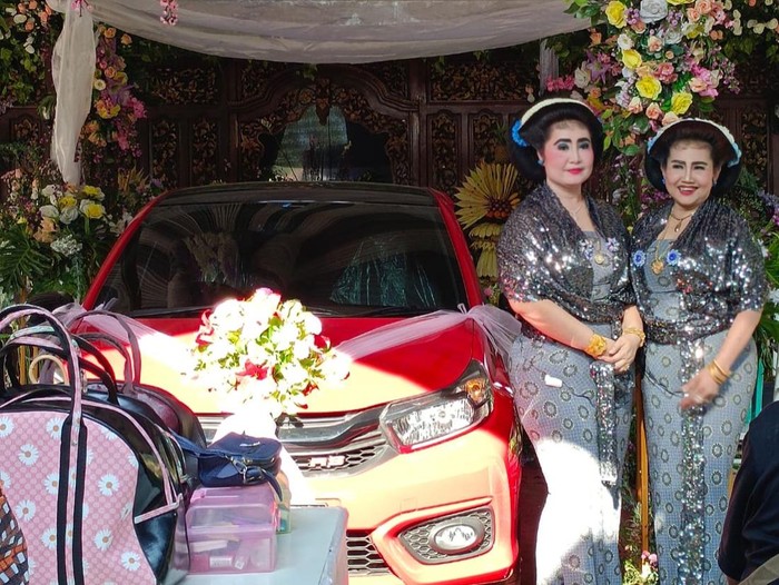 Sosok pengantin yang memberi seserahan sultan di Tuban
