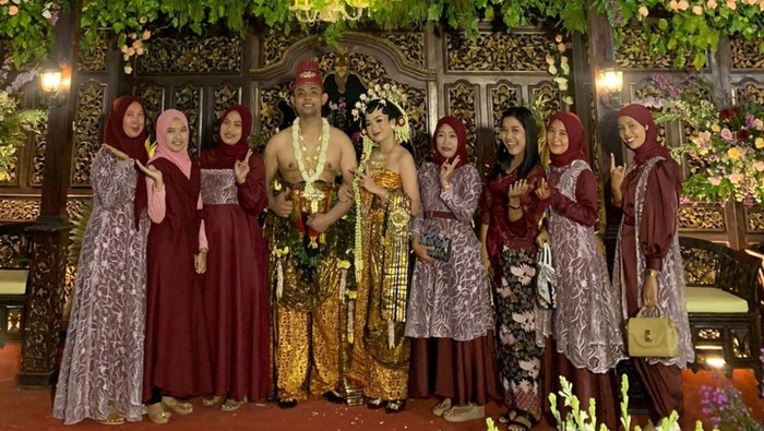 Sosok pengantin yang memberi seserahan sultan di Tuban