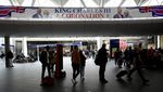 Stasiun di London Bersolek Sambut Penobatan Raja Charles III