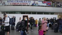 Sejumlah lokasi di London bersolek dengan hiasan menyambut penobatan sang raja dan permaisuri.  