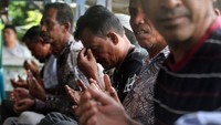 Para keluarga korban meminta Presiden Jokowi segera membentuk mekanisme hukum melalui pengadilan HAM ad hoc Aceh untuk penyelesaian soal pelanggaran HAM dalam tragedi Simpang KAA pada 3 Mei 1999 yang mengakibatkan 21 orang meninggal dunia dan 146 luka-luka. 
