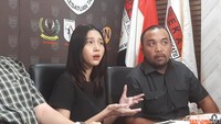 Tenten Anisa membantah keras soal foto yang heboh di mana ada cewek berduaan di mobil bareng Virgoun. Ia menyebut wanita itu ialah Widi Vierratale. (Foto: Febriyantino Nur Pratama)